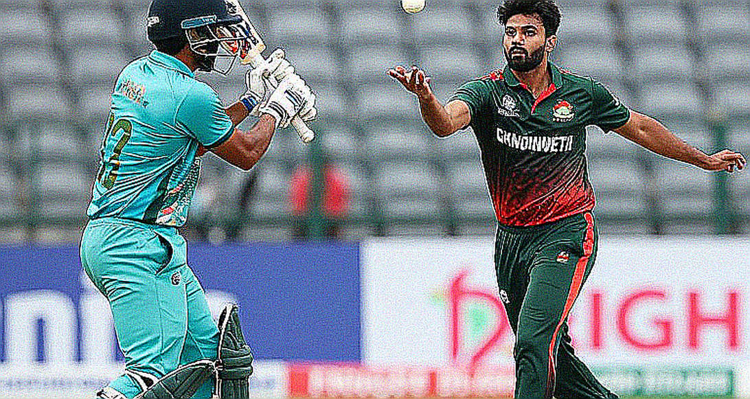 প্ল্যান বি-র খোলস: অভিষেক শর্মাকে ঘিরে শিরোনামের ভেতরে যে কৌশল অনুপস্থিত প্ল্যান বি-র খোলস: অভিষেক শর্মাকে ঘিরে শিরোনামের ভেতরে যে কৌশল অনুপস্থিত