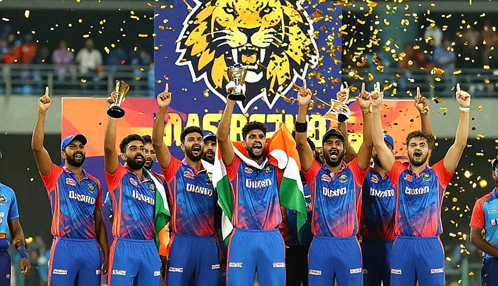 প্ল্যান বি-র খোলস: অভিষেক শর্মাকে ঘিরে শিরোনামের ভেতরে যে কৌশল অনুপস্থিত প্ল্যান বি-র খোলস: অভিষেক শর্মাকে ঘিরে শিরোনামের ভেতরে যে কৌশল অনুপস্থিত