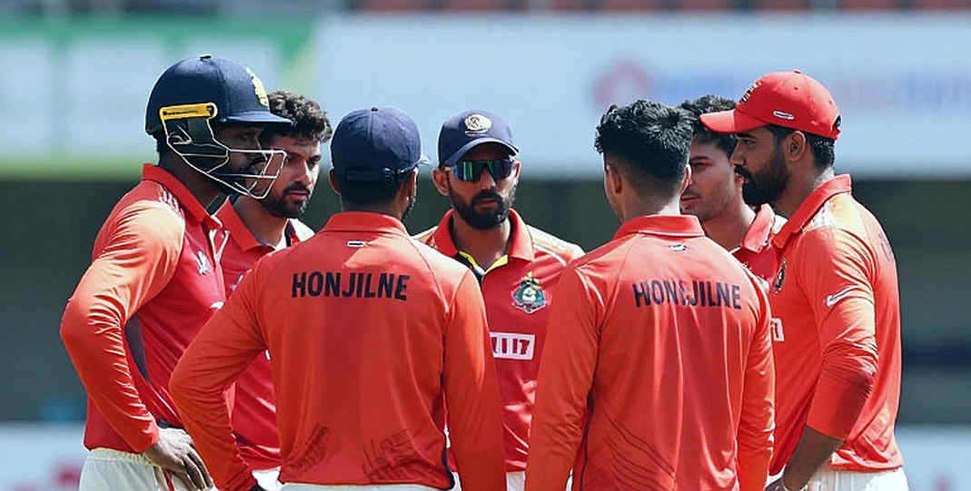 কুয়ালালামপুর, ১০ জুন: বাংলাদেশের ক্রিকেট-আলমারিতে একা দাঁড়ানো সেই ট্রফি কুয়ালালামপুর, ১০ জুন: বাংলাদেশের ক্রিকেট-আলমারিতে একা দাঁড়ানো সেই ট্রফি