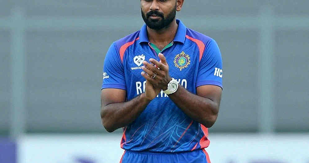 স্যান্টনারের ১৭তম ওভার: ৪৬ থেকে ২৭ — চেজ পাল্টে দেওয়া ১৯ রানের বীজগণিত